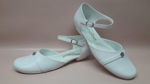 309 – Dziewczęce buty komunijne z serduszkiem
